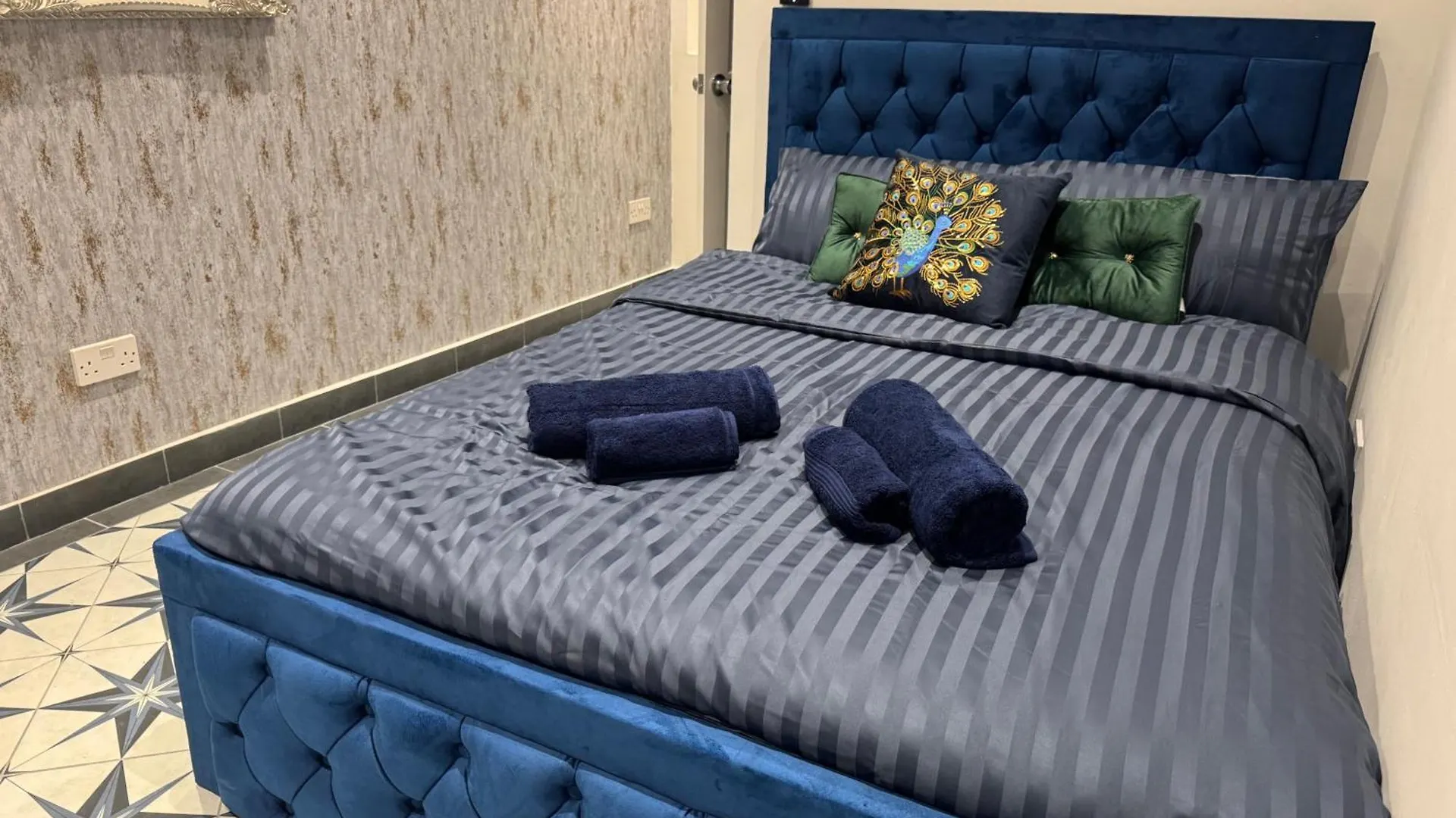 Gloucester - Apartment - Sleeps 2 - Parking - 97Ws United Kingdom