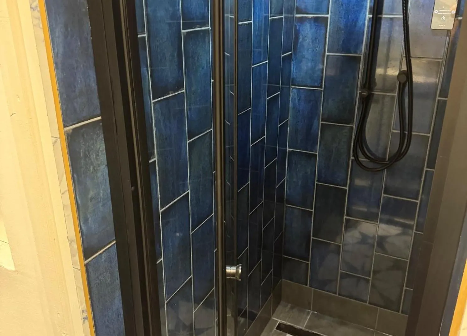 Gloucester - Apartment - Sleeps 2 - Parking - 97Ws